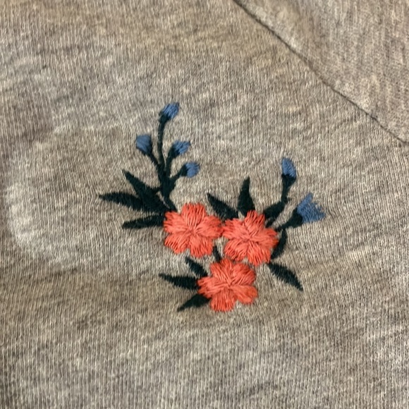 Granny core small grey embroidered French Terry shirt floral crew neck - Picture 2 of 4